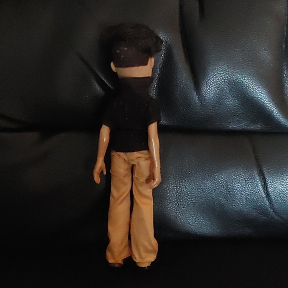 Bratz Flashback Fever Dylan Doll - Picture 6 of 6